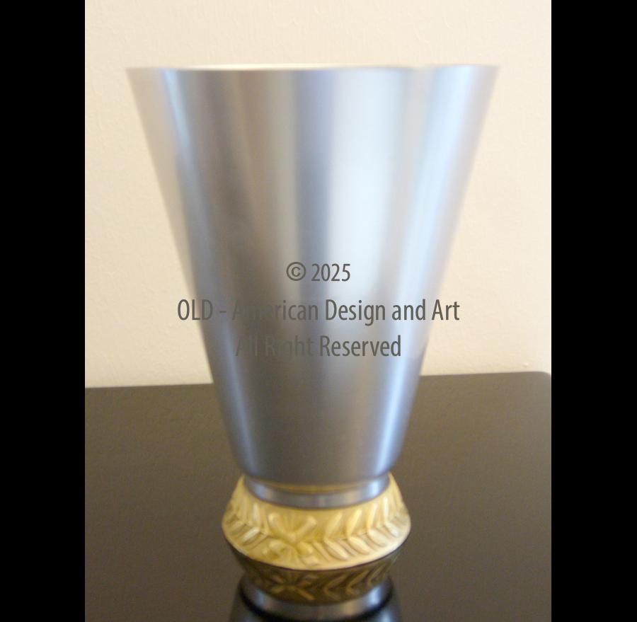 Vaso in Alluminio di Kensington , U.S.A. 1934