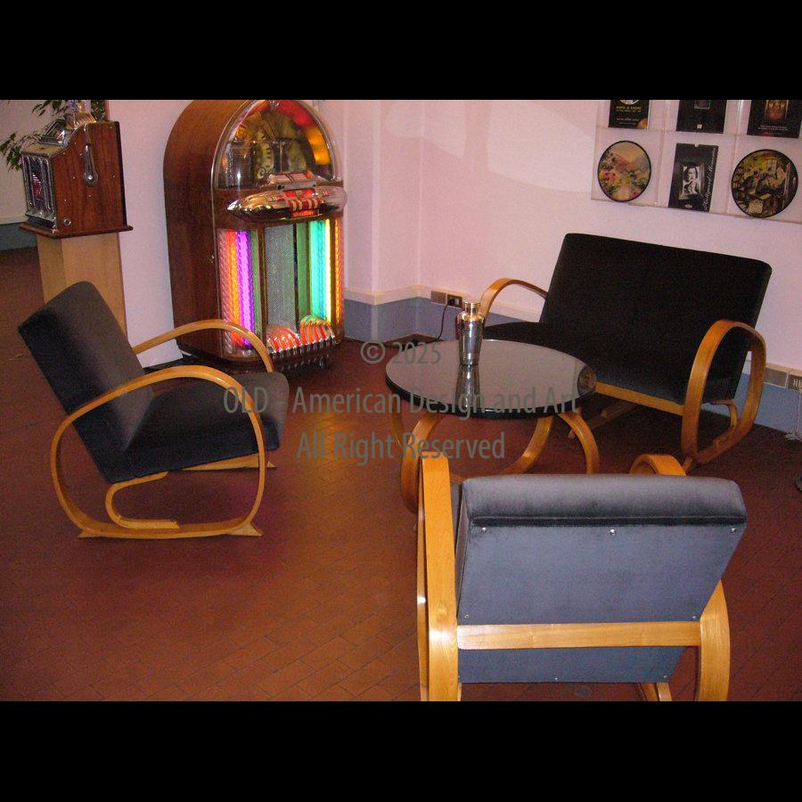 Salotto ,Divano due poltroncine e tavolino di Gilbert Rhodi U.S.A. 1930